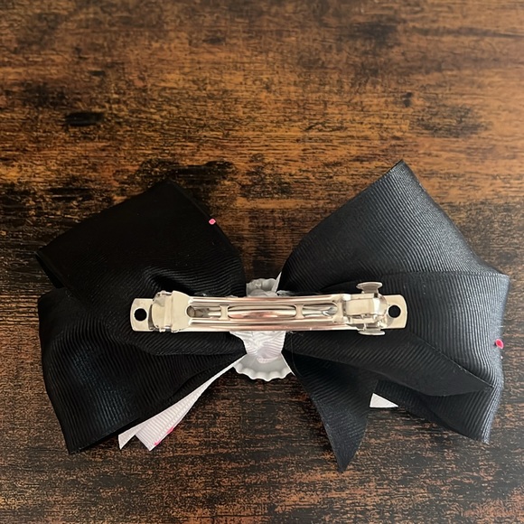 "E" Monogram Bow - Picture 5 of 8